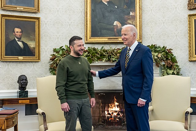 President_Joe_Biden_and_President_Volodymyr_Zelensky_in_the_Oval_Office_of_the_White_House_2.jpg